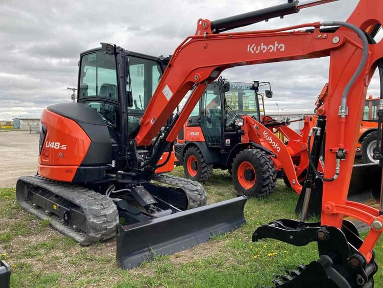 NEW KUBOTA U48-5R3A EXCAVATOR A/C AND HEAT CAB HYUDRAULIC THUMB QUICK COUPLER 24″ Q.A. TRENCHING BUCKET STOCK # 8525 IN STOCK