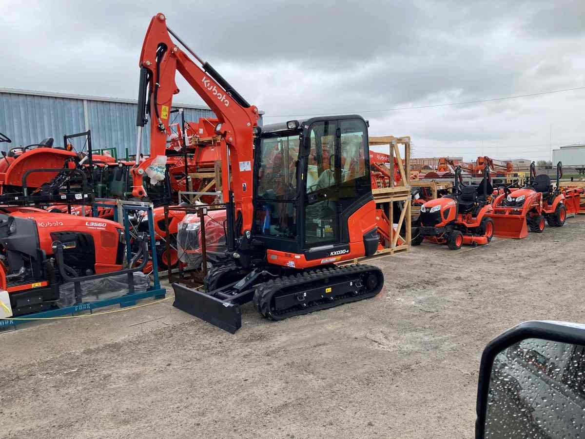 NEW KUBOTA KX030-4R2 EXCAVATOR HEATED CAB HYUDRAULIC THUMB QUICK